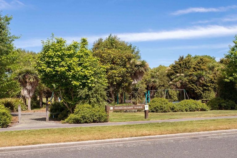 Photo of property in 35 Lowry Avenue, Redwood, Christchurch, 8051