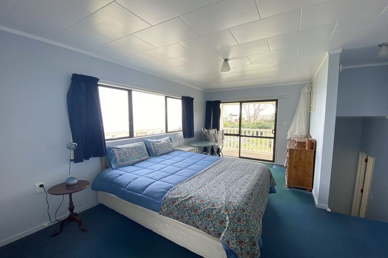 Photo of property in 12 Point Road, Mokau, 4376