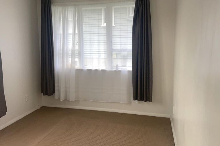 Photo of property in 11a Bamboo Grove, Kelston, Auckland, 0602