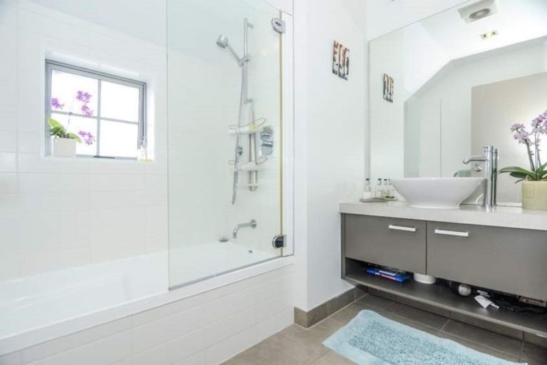 Photo of property in 11 Jomard Terrace, Northcross, Auckland, 0632