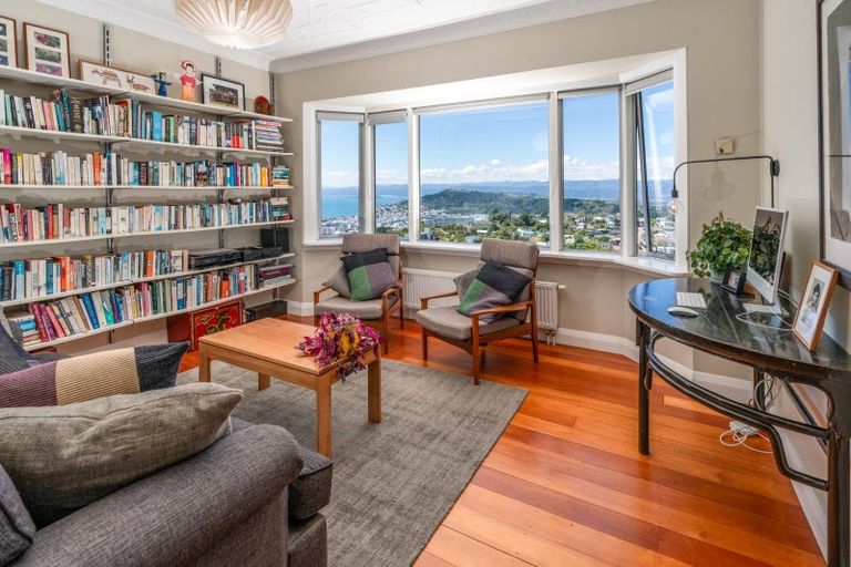 Photo of property in 30 Sugarloaf Road, Brooklyn, Wellington, 6021