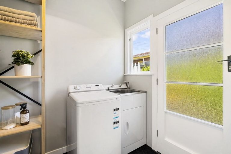 Photo of property in 1/115 Shakespeare Road, Milford, Auckland, 0620