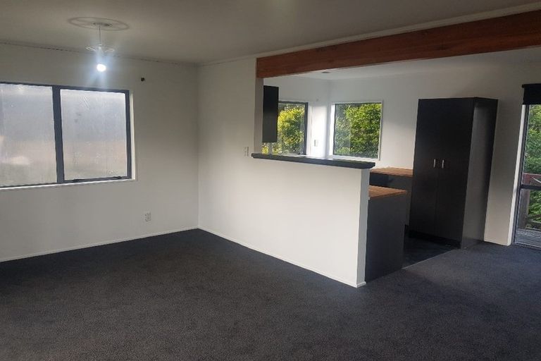Photo of property in 1/22 Valecrest Place, Bayview, Auckland, 0629
