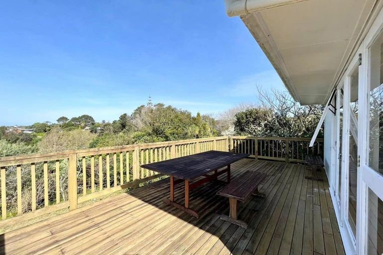 Photo of property in 114 Arran Road, Browns Bay, Auckland, 0630
