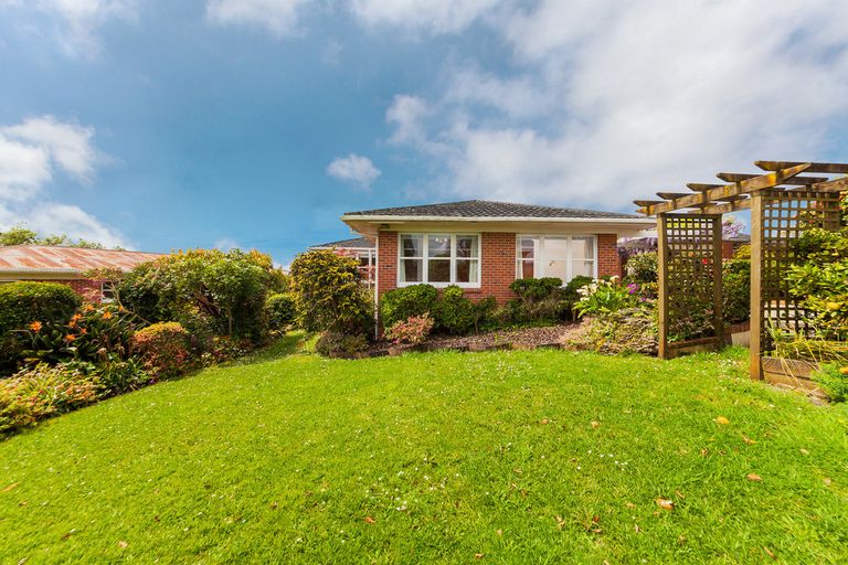 Photo of property in 4301 Great North Road, Glendene, Auckland, 0602