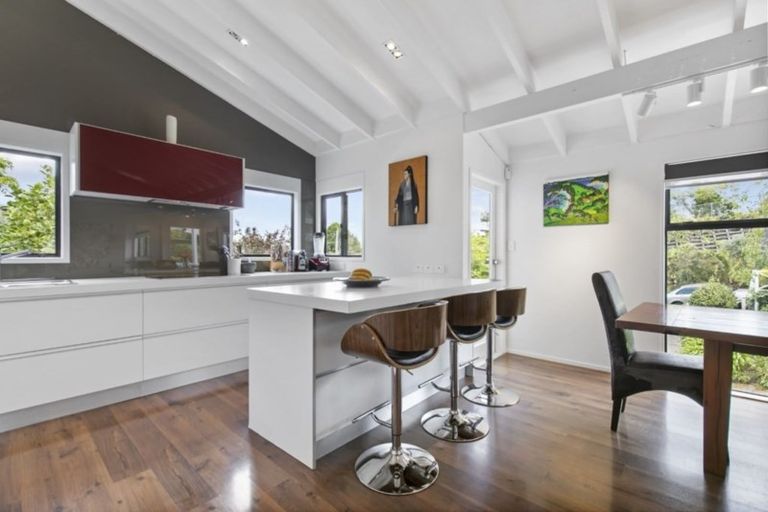 Photo of property in 2/24 Colonial Road, Birkenhead, Auckland, 0626