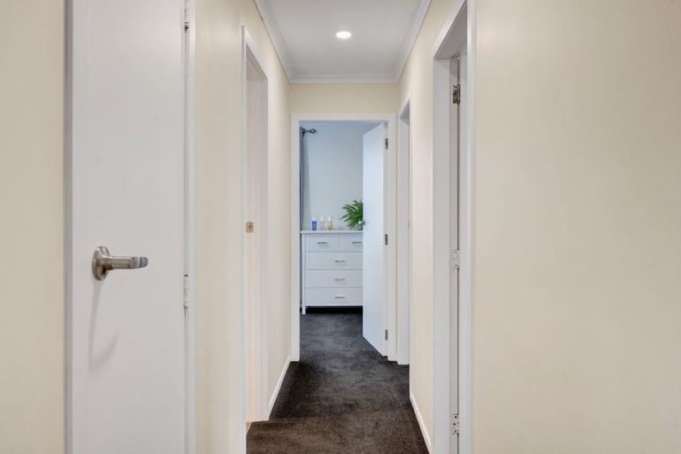 Photo of property in 16 Kauri Street, Merrilands, New Plymouth, 4312