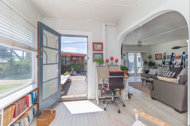 Photo of property in 15 Hunia Terrace, Himatangi Beach, Foxton, 4891