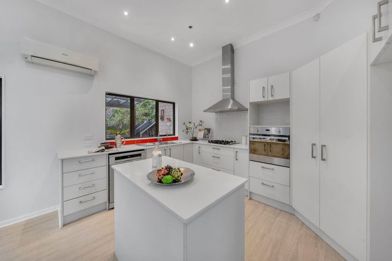 Photo of property in 29 Midhurst Avenue, Henderson, Auckland, 0612