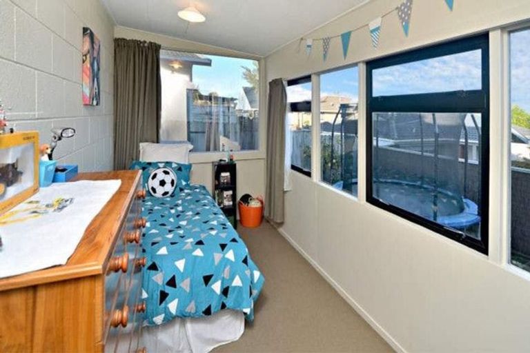 Photo of property in 1/10 Park Estate Road, Rosehill, Papakura, 2113