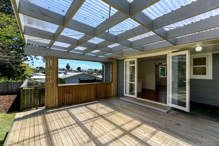 Photo of property in 6a Granby Place, Westown, New Plymouth, 4310