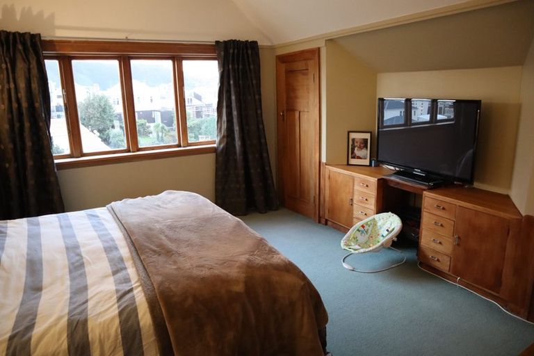 Photo of property in 40 Hawker Street, Mount Victoria, Wellington, 6011