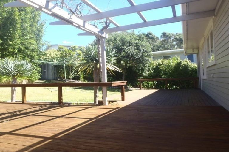 Photo of property in 8 Salamanca Road, Sunnynook, Auckland, 0620