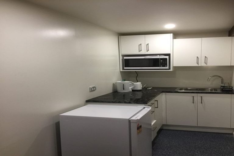 Photo of property in 34 Sandown Road, Rothesay Bay, Auckland, 0630