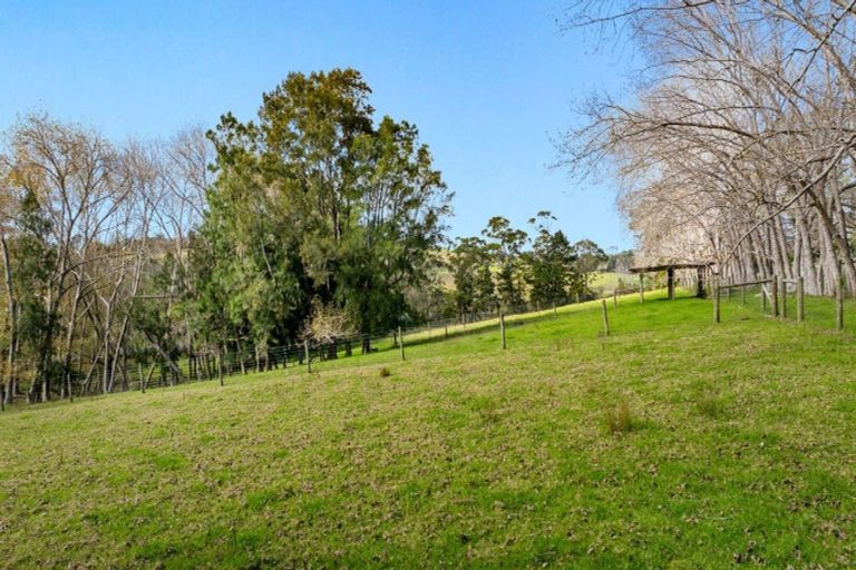 Photo of property in 200 Awa Road, Kumeu, 0891