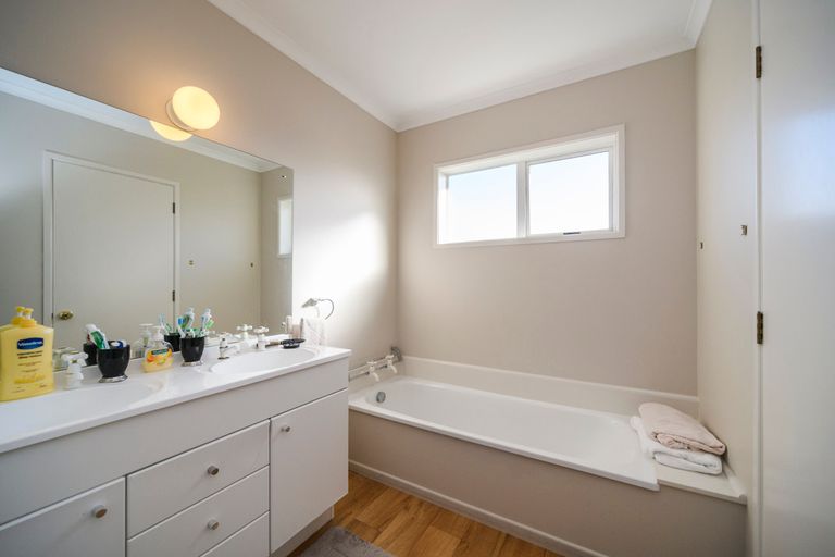 Photo of property in 93 Parnell Heights, Kelvin Grove, Palmerston North, 4414