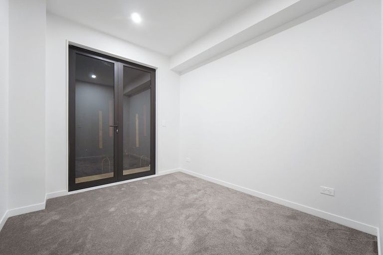 Photo of property in 10 Puihi Crescent, Massey, 0614