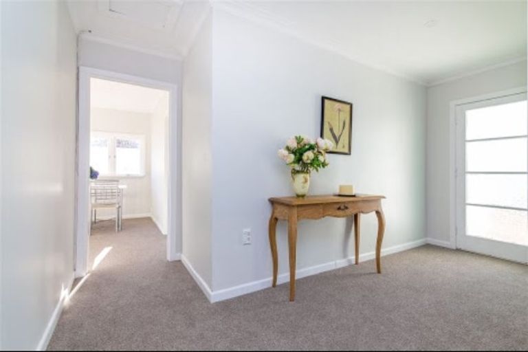 Photo of property in 33 Titirangi Road, New Lynn, Auckland, 0600