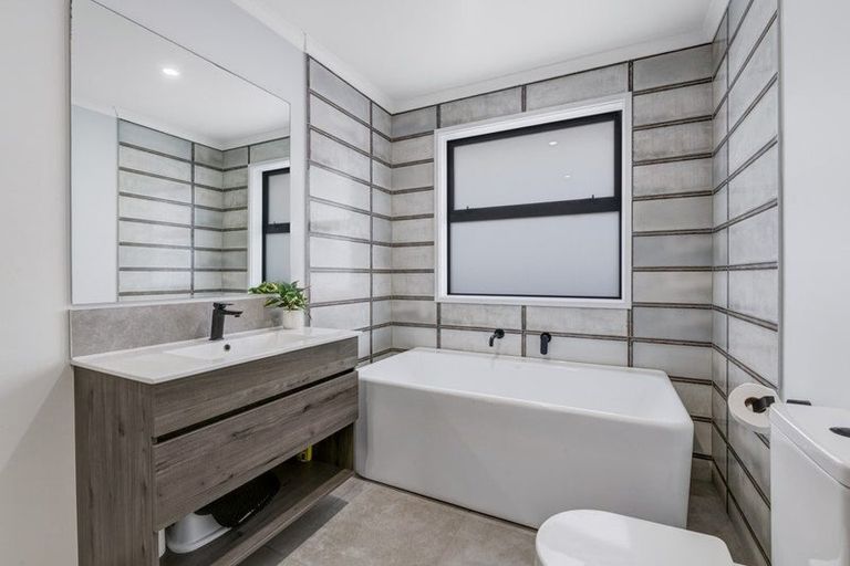 Photo of property in 6 Urumaraki Avenue, Helensville, 0800