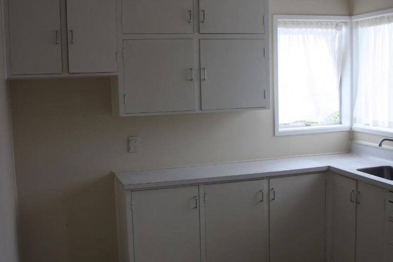 Photo of property in 2/181 Forrest Hill Road, Forrest Hill, Auckland, 0620