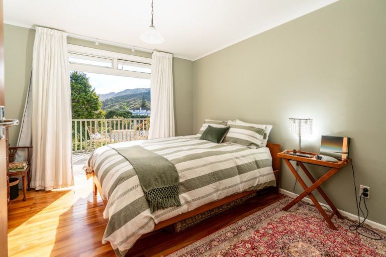 Photo of property in 8 Torwood Road, Khandallah, Wellington, 6035