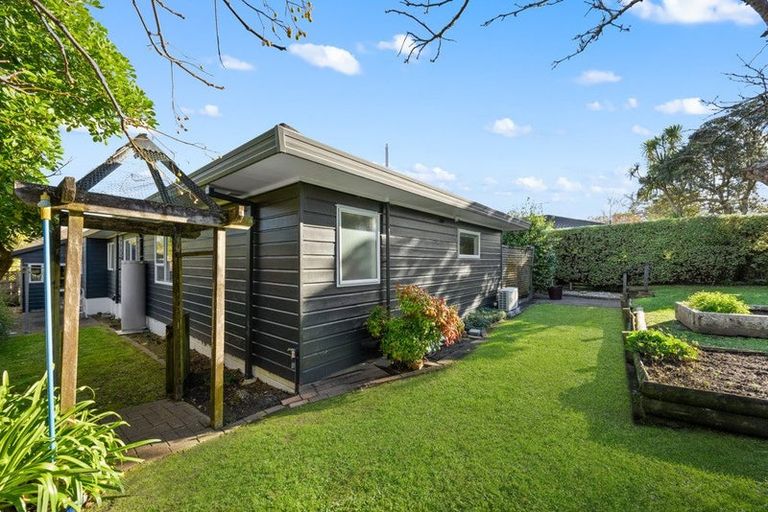 Photo of property in 15 Glucina Avenue, West Harbour, Auckland, 0618