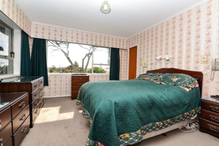 Photo of property in 18 Gilbass Avenue, Hamilton Lake, Hamilton, 3204