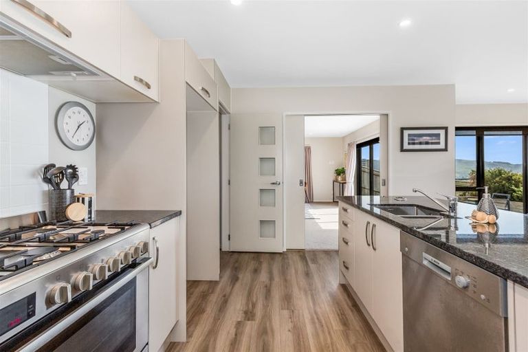 Photo of property in 9 Glenorchy Way, Aotea, Porirua, 5024