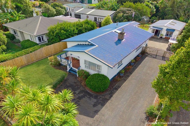 Photo of property in 6 Hull Road, Waiuku, 2123