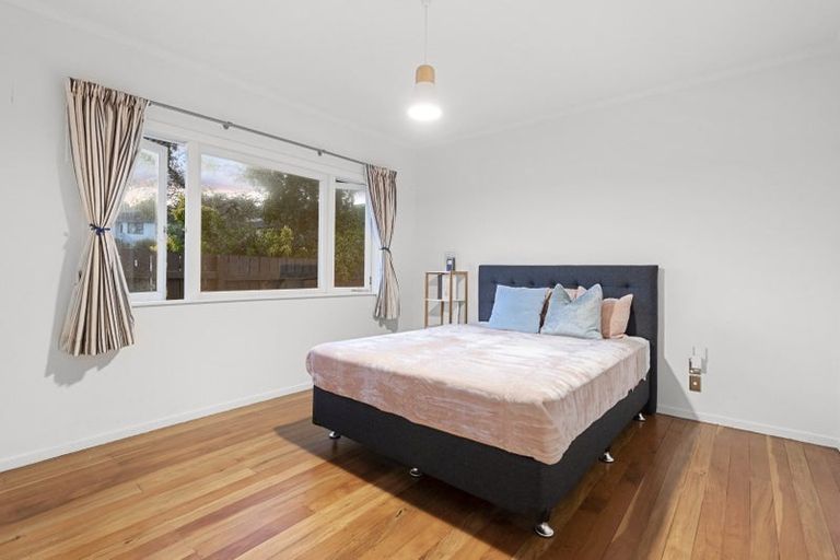 Photo of property in 77 West Harbour Drive, West Harbour, Auckland, 0618