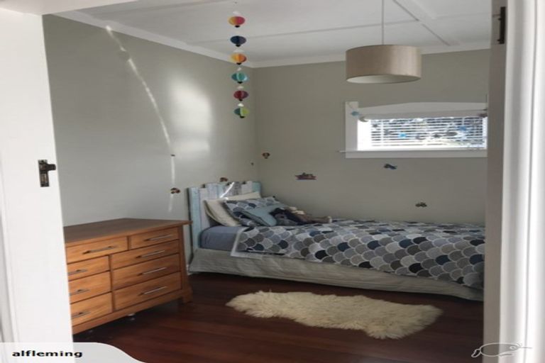 Photo of property in 5 Hutchinson Avenue, New Lynn, Auckland, 0600