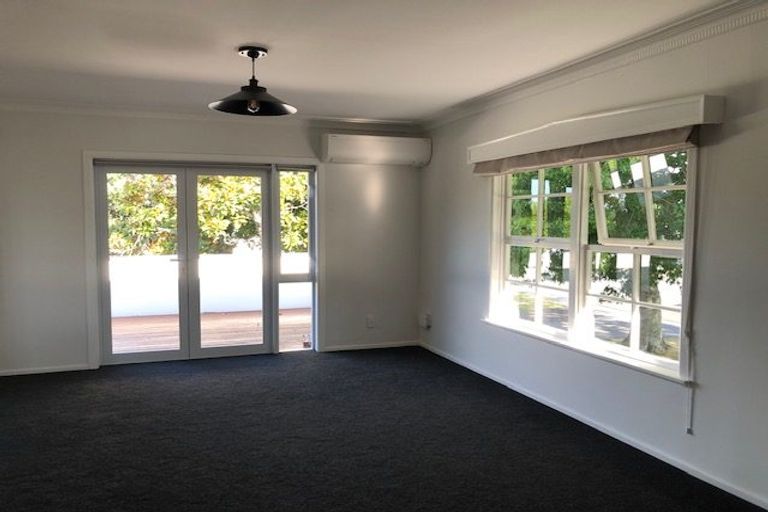 Photo of property in 82 Exmouth Road, Northcote, Auckland, 0627