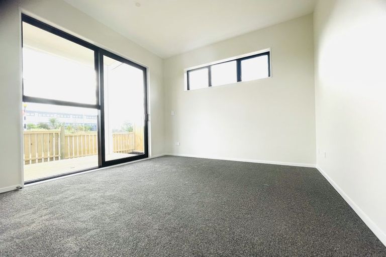 Photo of property in 18 Rorotu Avenue, Karaka, Papakura, 2113
