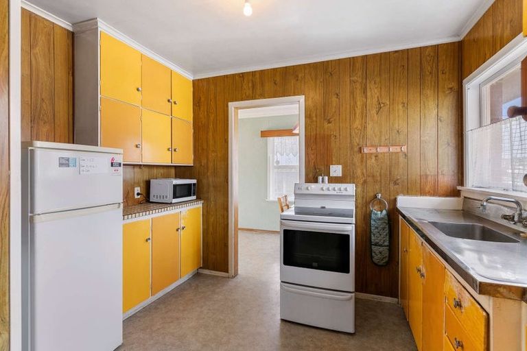 Photo of property in 201 Chivalry Road, Glenfield, Auckland, 0629