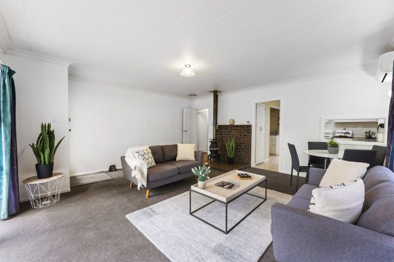 Photo of property in 2/110 Pinehaven Road, Pinehaven, Upper Hutt, 5019
