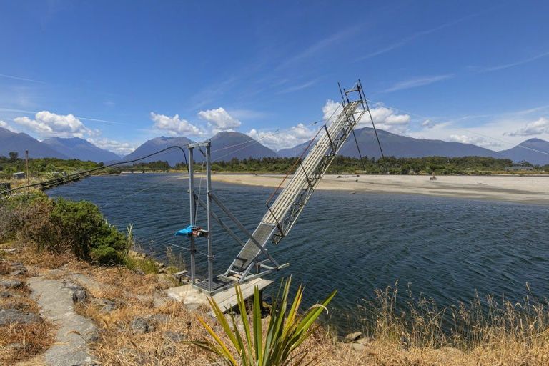 Photo of property in 9 Johnston Crescent, Haast, 7886