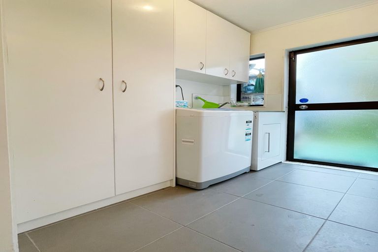 Photo of property in 37 Borich Road, Sunnyvale, Auckland, 0612