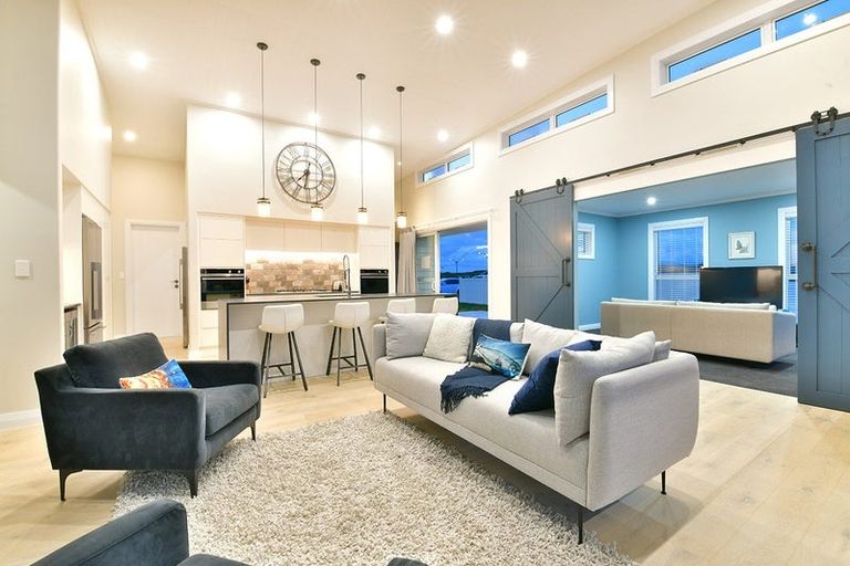 Photo of property in 11 Maturiki Drive, One Tree Point, 0118