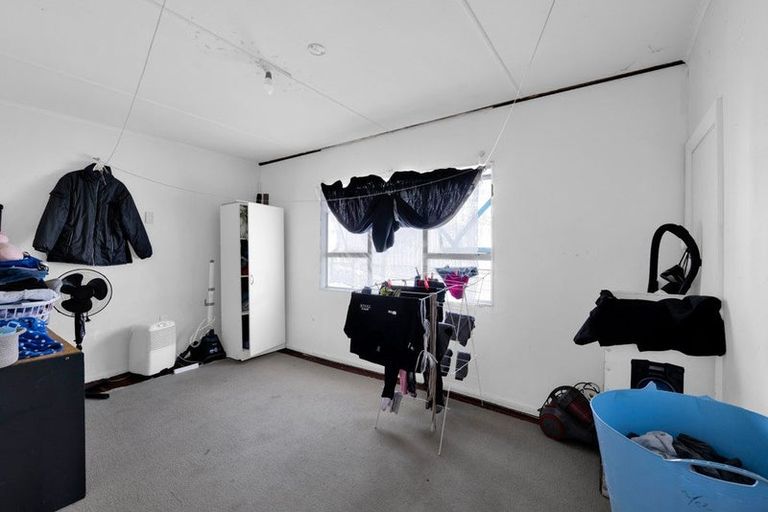 Photo of property in 93 Omata Road, Marfell, New Plymouth, 4310