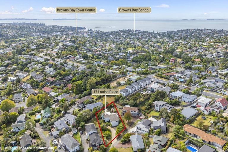 Photo of property in 17 Louise Place, Browns Bay, Auckland, 0630