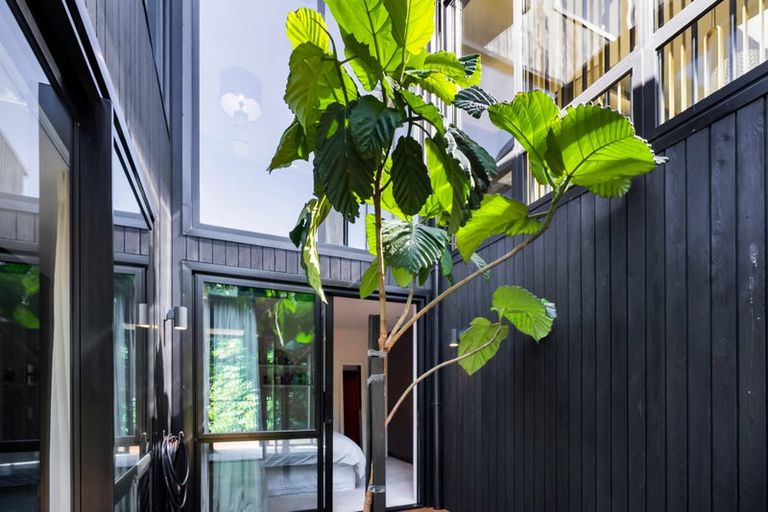 Photo of property in 12a Baring Terrace, Strandon, New Plymouth, 4312