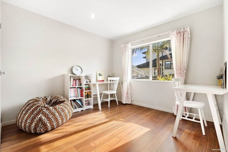 Photo of property in 17 Wye Oak Drive, Schnapper Rock, Auckland, 0632