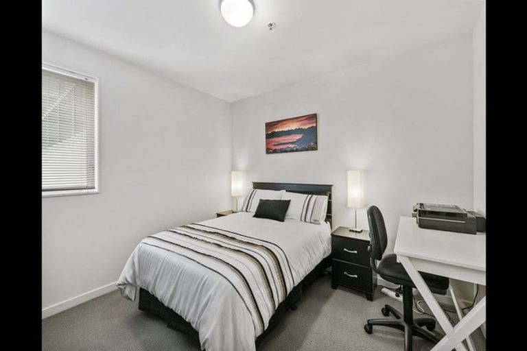Photo of property in Montreaux Apartments, 9b/164 The Terrace, Wellington Central, Wellington, 6011