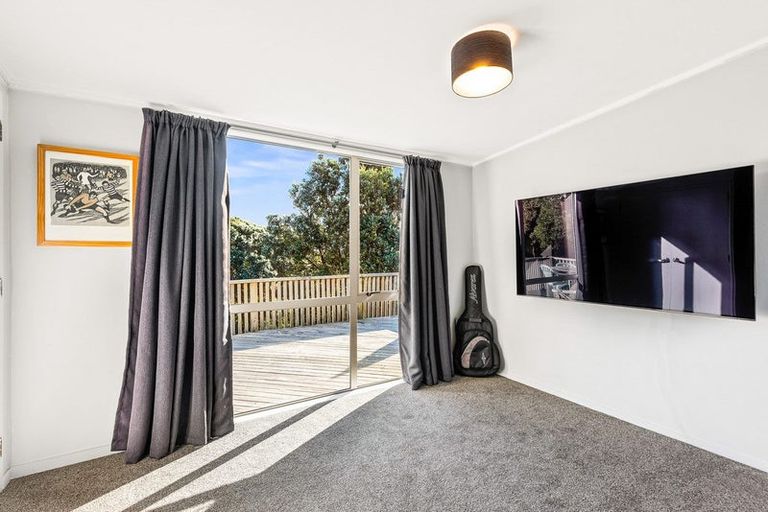 Photo of property in 16 Frances Street, Waikanae Beach, Waikanae, 5036