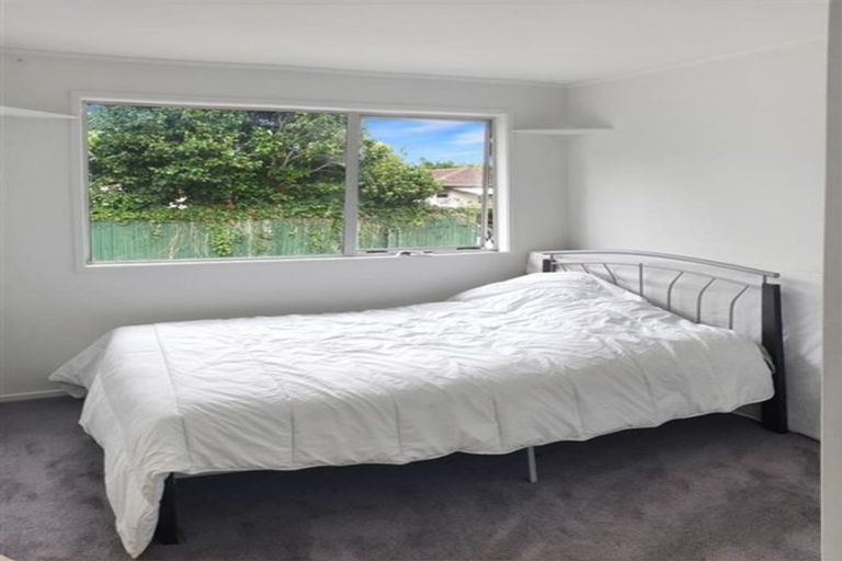 Photo of property in 32 Becker Drive, Weymouth, Auckland, 2103