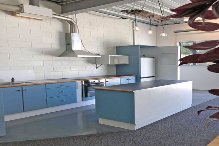 Photo of property in 33 Hawkhurst Road, Lyttelton, 8082