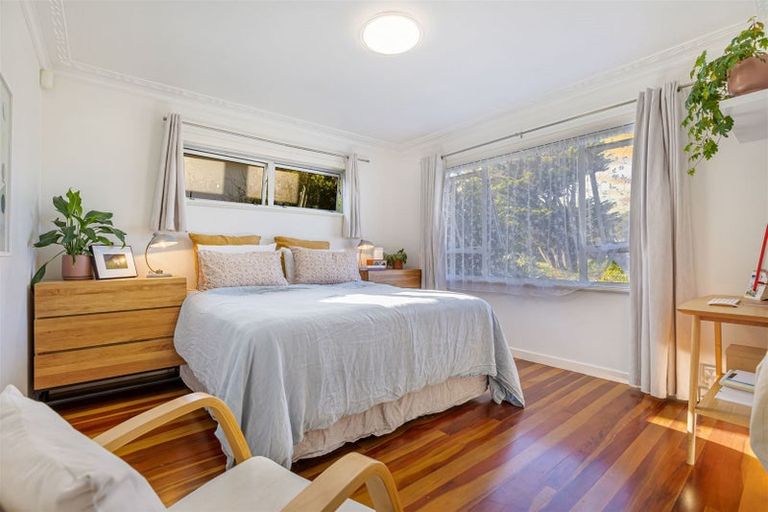 Photo of property in 21 Covil Avenue, Te Atatu South, Auckland, 0610