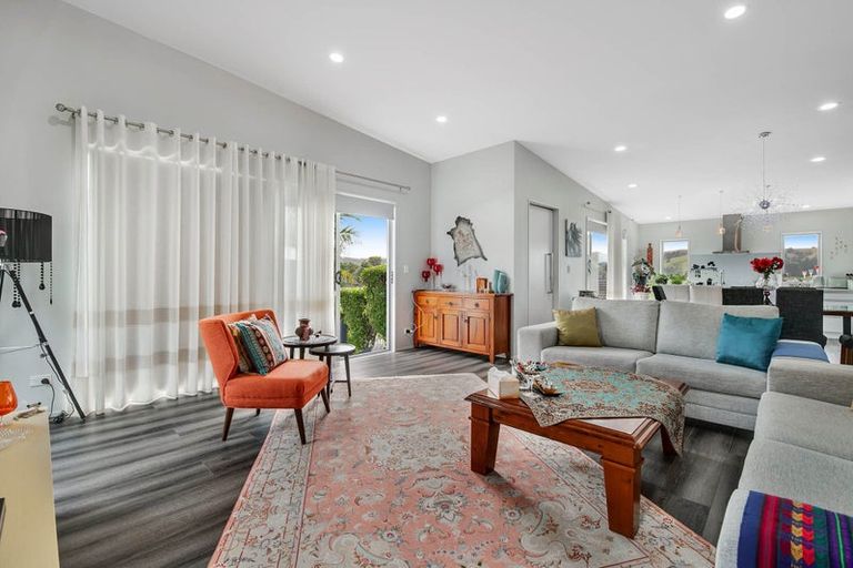 Photo of property in 19 Te Kauri Place, Helensville, 0800