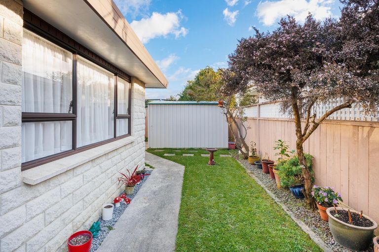 Photo of property in 1 Wincanton Place, Awapuni, Palmerston North, 4412