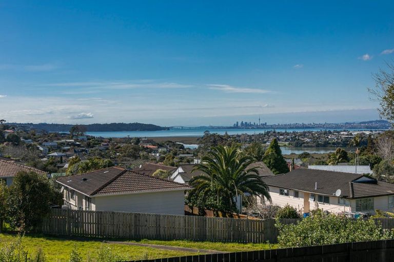 Photo of property in 44 West Harbour Drive, West Harbour, Auckland, 0618